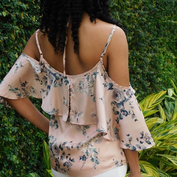 🌷MUST HAVE🌷 Chic Blushing Rose Satin Top - Picture 2 of 4